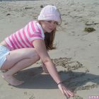 Angelical pelirroja posando sensual en las playas de malibú
