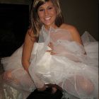 Melissa follando vestida de novia con el padrino