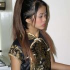 Preciosa asiática con un vestido típico de su localidad