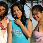 Tres preciosas asiáticas posando eróticamente desnudas