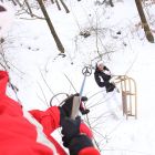 Follada en la estación de ski, con nevada dinas en la boca