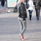 Jovencita ardiente masturbándose en los provadores