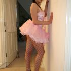 jovencita posando con traje de ballet