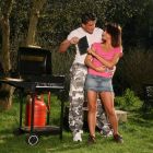 Pareja pasando el día de barbacoa follando en mitad del parque