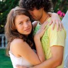 Pareja practicando el sexo suavemente por toda la casa