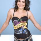 Preciosa jovencita mostrando sus habilidades como chupapolla