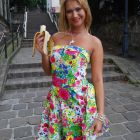 Joven rubia inocente follada por un pervertido afortunado