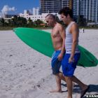 Surferos gays follando en la cama